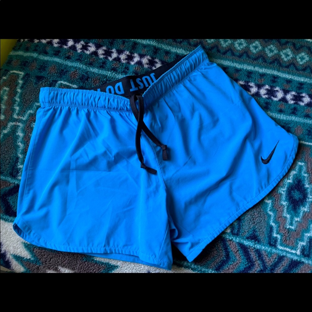 NIKE 2-IN-1 SHORTS
